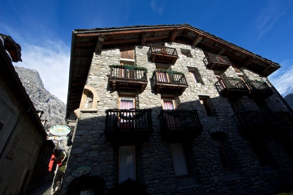 Hotel Dolonne Courmayeur Exteriör bild